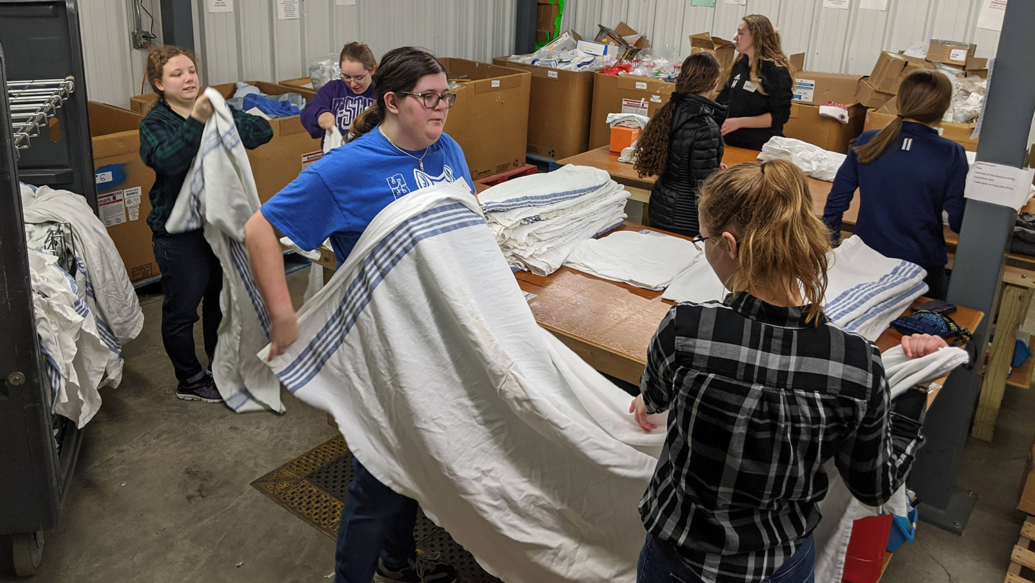 Students volunteering at Franciscan Mission Warehouse in Independence, Mo
