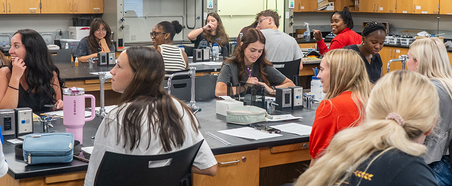 MCC-Longview students in chemistry class