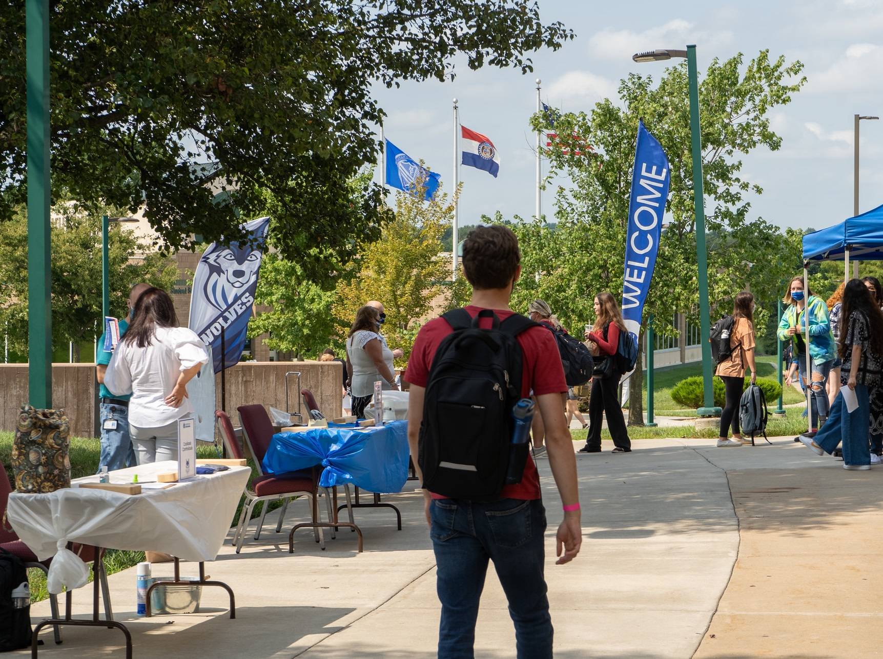 Students at an MCC involvement fair